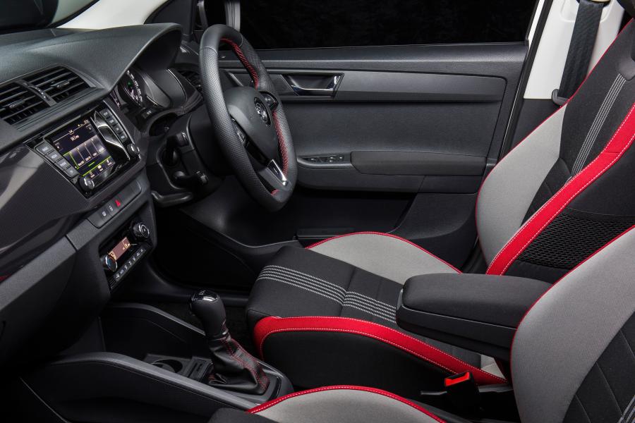 Интерьер Skoda Fabia Monte Carlo 2016 года  (AU) (фото 7 из 17)